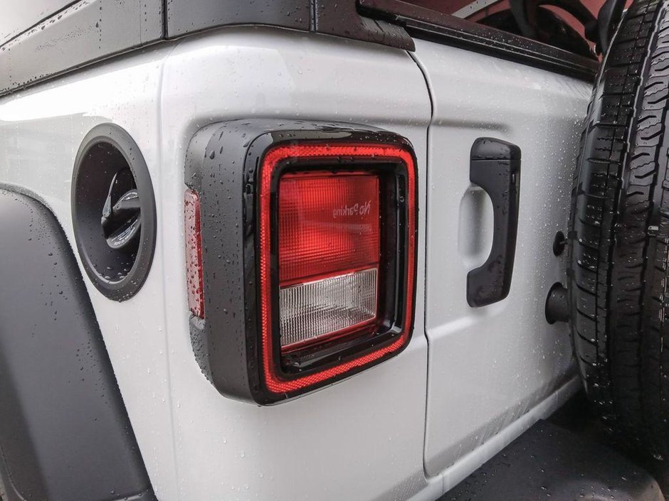 2025 Jeep Wrangler SPORT S IN BRIGHT WHITE EQUIPPED WITH A 2.0L TURBO I4 , 4X4 , 8SPD TF AUTO , HARDTOP , CONVENIENCE GROUP , HEATED SEATS + SW , D-10