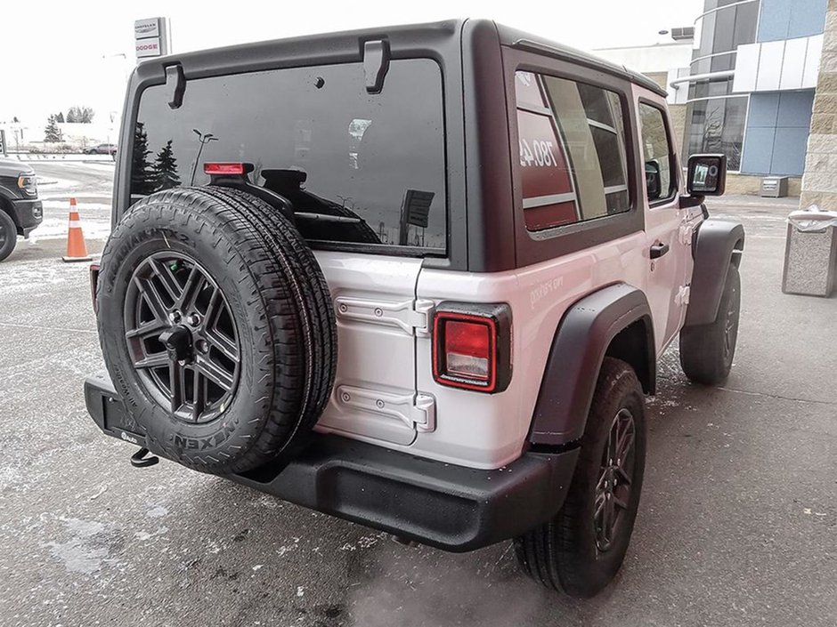 2025 Jeep Wrangler SPORT S IN BRIGHT WHITE EQUIPPED WITH A 2.0L TURBO I4 , 4X4 , 8SPD TF AUTO , HARDTOP , CONVENIENCE GROUP , HEATED SEATS + SW , D-25