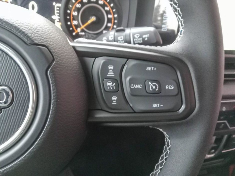 2025 Jeep Wrangler SPORT S IN BRIGHT WHITE EQUIPPED WITH A 2.0L TURBO I4 , 4X4 , 8SPD TF AUTO , HARDTOP , CONVENIENCE GROUP , HEATED SEATS + SW , D-15