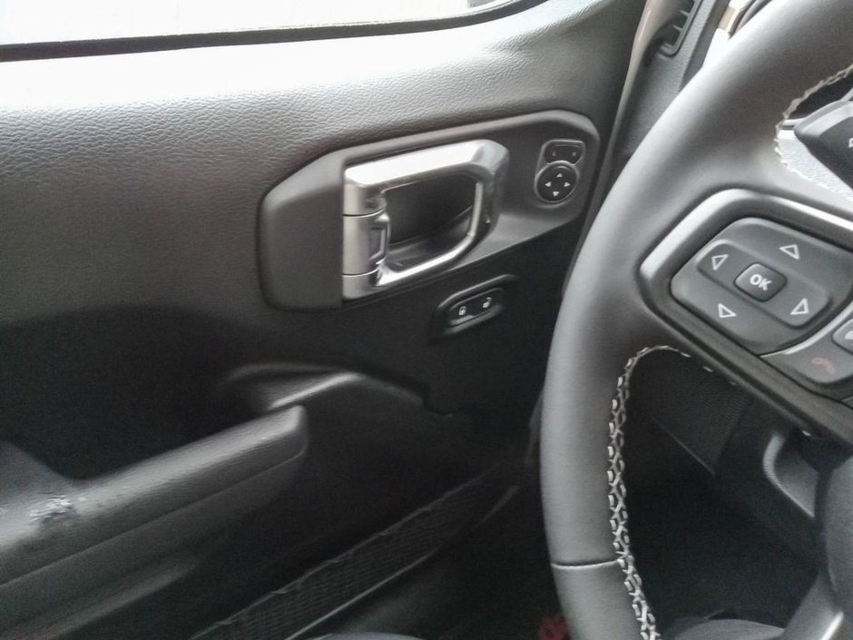 2025 Jeep Wrangler SPORT S IN BRIGHT WHITE EQUIPPED WITH A 2.0L TURBO I4 , 4X4 , 8SPD TF AUTO , HARDTOP , CONVENIENCE GROUP , HEATED SEATS + SW , D-16