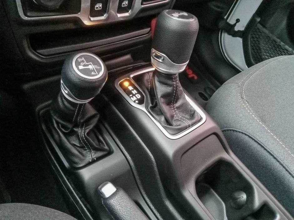 2025 Jeep Wrangler SPORT S IN BRIGHT WHITE EQUIPPED WITH A 2.0L TURBO I4 , 4X4 , 8SPD TF AUTO , HARDTOP , CONVENIENCE GROUP , HEATED SEATS + SW , D-17