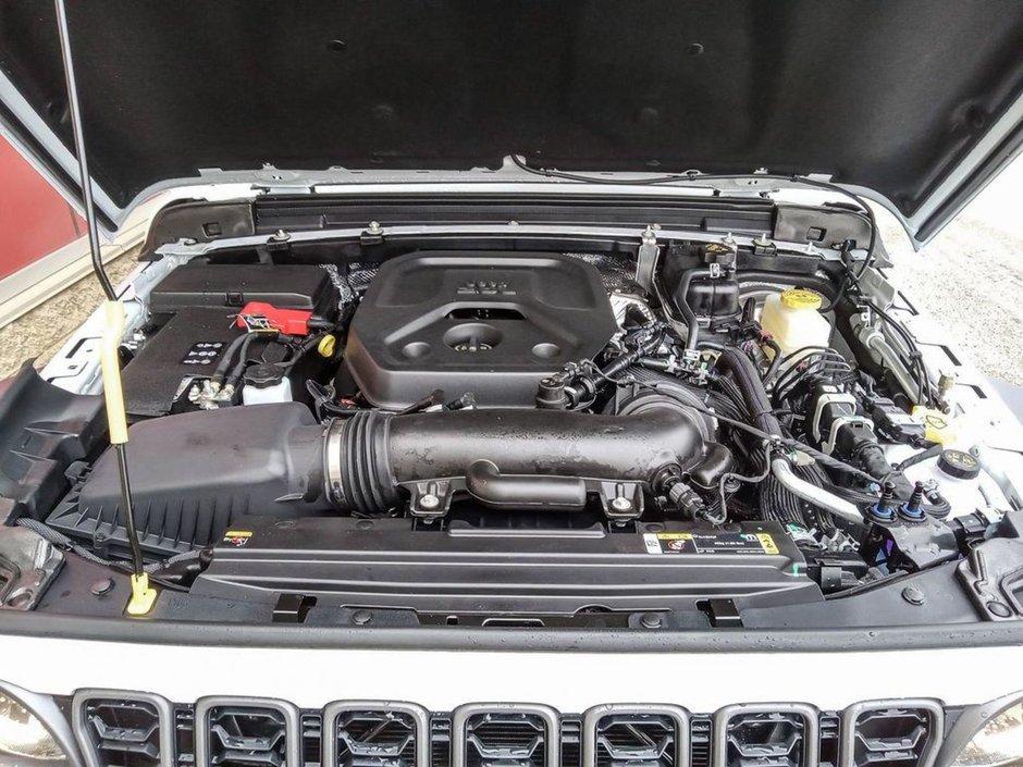 2025 Jeep Wrangler SPORT S IN BRIGHT WHITE EQUIPPED WITH A 2.0L TURBO I4 , 4X4 , 8SPD TF AUTO , HARDTOP , CONVENIENCE GROUP , HEATED SEATS + SW , D-9