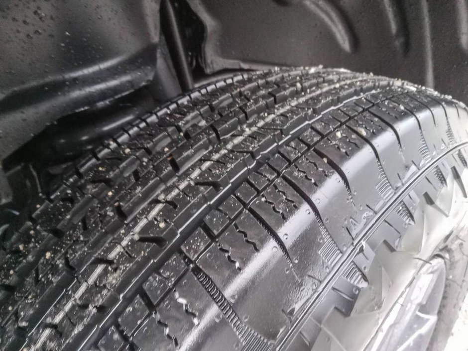 2025 Jeep Wrangler SPORT S IN BRIGHT WHITE EQUIPPED WITH A 2.0L TURBO I4 , 4X4 , 8SPD TF AUTO , HARDTOP , CONVENIENCE GROUP , HEATED SEATS + SW , D-6