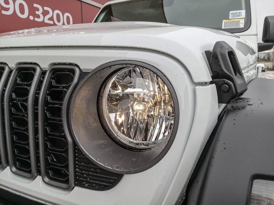 2025 Jeep Wrangler SPORT S IN BRIGHT WHITE EQUIPPED WITH A 2.0L TURBO I4 , 4X4 , 8SPD TF AUTO , HARDTOP , CONVENIENCE GROUP , HEATED SEATS + SW , D-7