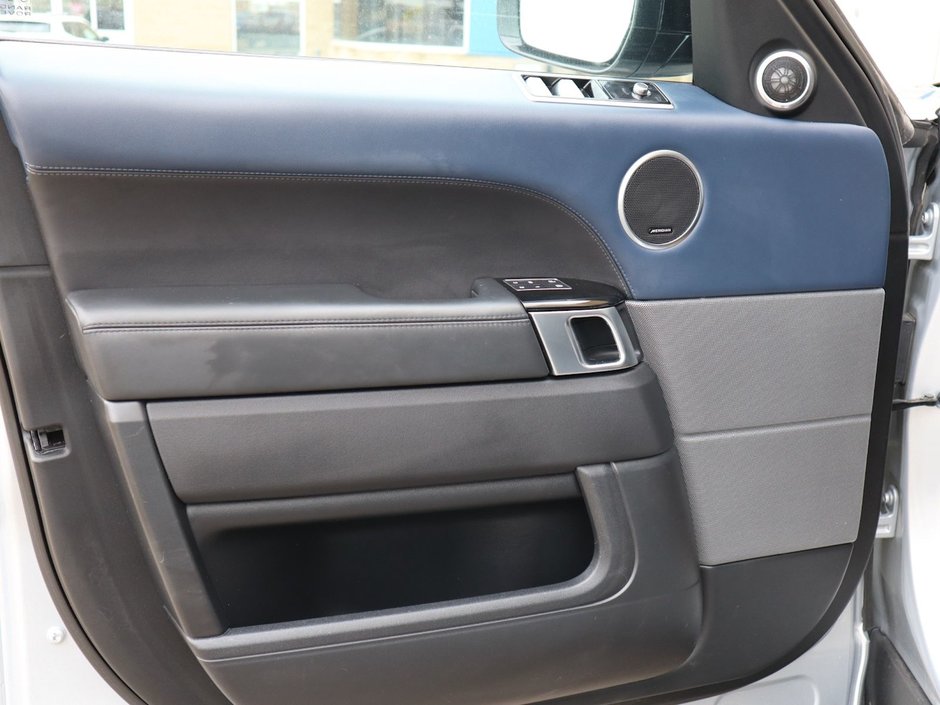 2021 Land Rover Range Rover Sport HST - 4WD, RARE BLUE INTERIOR, HEATED FRONT AND REAR SEATS, PANO MOONROOF, BLIND SPOT AND MUCH MORE!-16