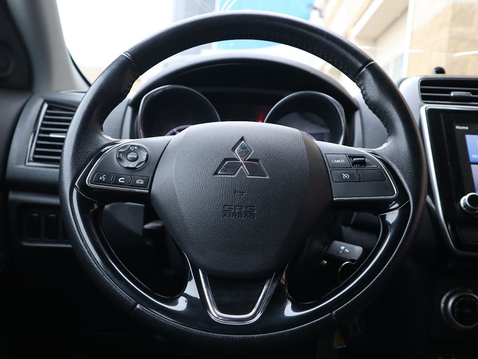 2020 Mitsubishi RVR SE IN SILVER EQUIPPED WITH A 2.4L I4 , AWD , CVT AUTO , CLOTH HEATED SEATS , BACKUP CAM , AC , CRUISE , SW CONTROLS , APPLE CARP-21