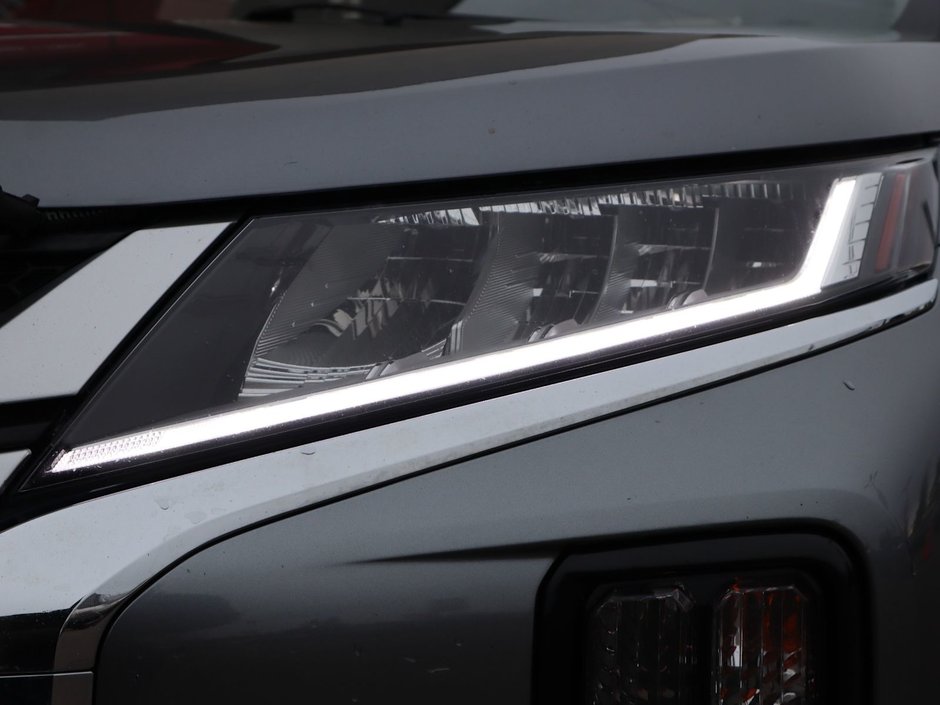 2020 Mitsubishi RVR SE IN SILVER EQUIPPED WITH A 2.4L I4 , AWD , CVT AUTO , CLOTH HEATED SEATS , BACKUP CAM , AC , CRUISE , SW CONTROLS , APPLE CARP-3