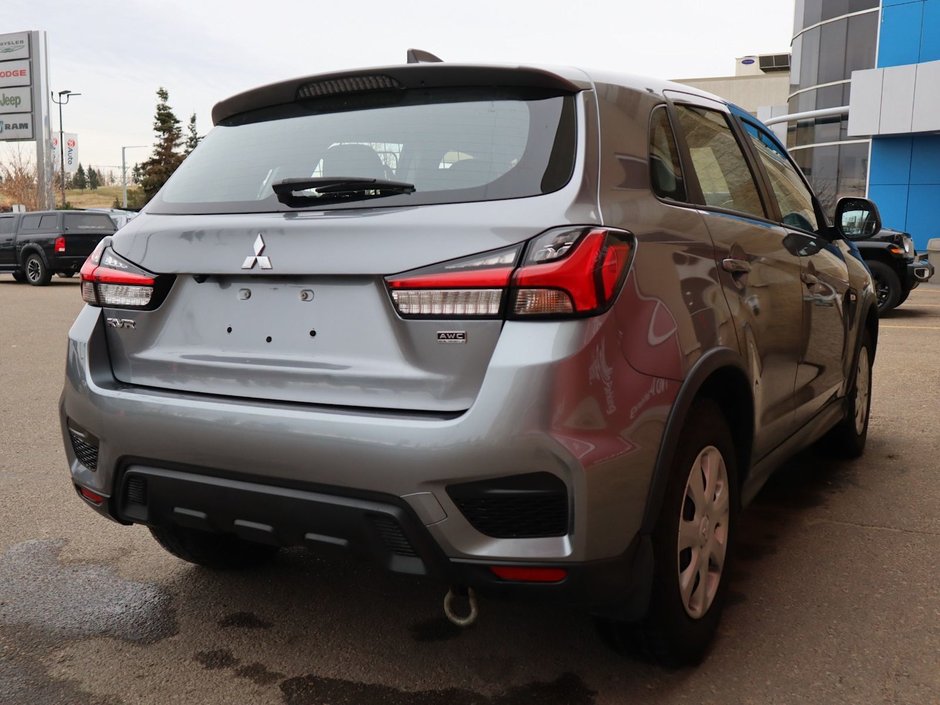 2020 Mitsubishi RVR SE IN SILVER EQUIPPED WITH A 2.4L I4 , AWD , CVT AUTO , CLOTH HEATED SEATS , BACKUP CAM , AC , CRUISE , SW CONTROLS , APPLE CARP-9