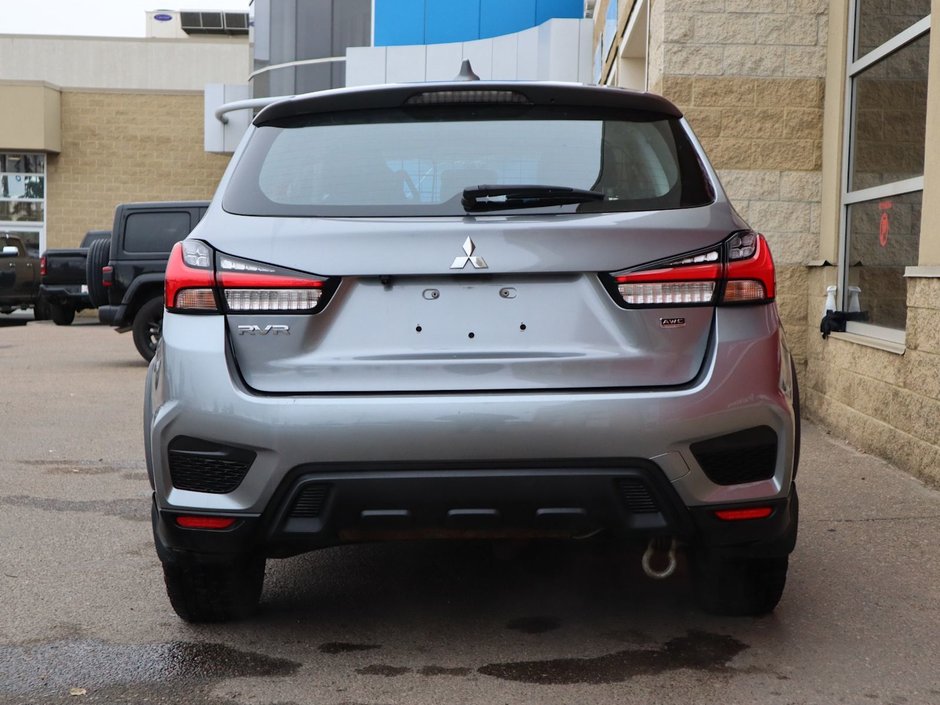 2020 Mitsubishi RVR SE IN SILVER EQUIPPED WITH A 2.4L I4 , AWD , CVT AUTO , CLOTH HEATED SEATS , BACKUP CAM , AC , CRUISE , SW CONTROLS , APPLE CARP-8