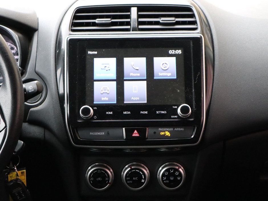 2020 Mitsubishi RVR SE IN SILVER EQUIPPED WITH A 2.4L I4 , AWD , CVT AUTO , CLOTH HEATED SEATS , BACKUP CAM , AC , CRUISE , SW CONTROLS , APPLE CARP-20