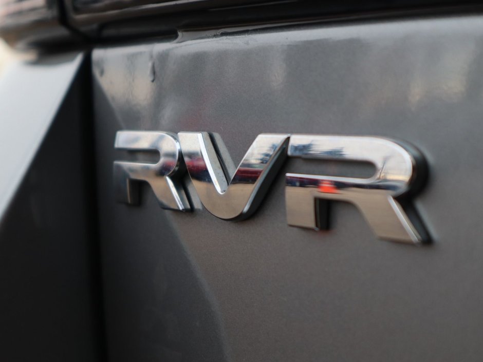 2020 Mitsubishi RVR SE IN SILVER EQUIPPED WITH A 2.4L I4 , AWD , CVT AUTO , CLOTH HEATED SEATS , BACKUP CAM , AC , CRUISE , SW CONTROLS , APPLE CARP-12