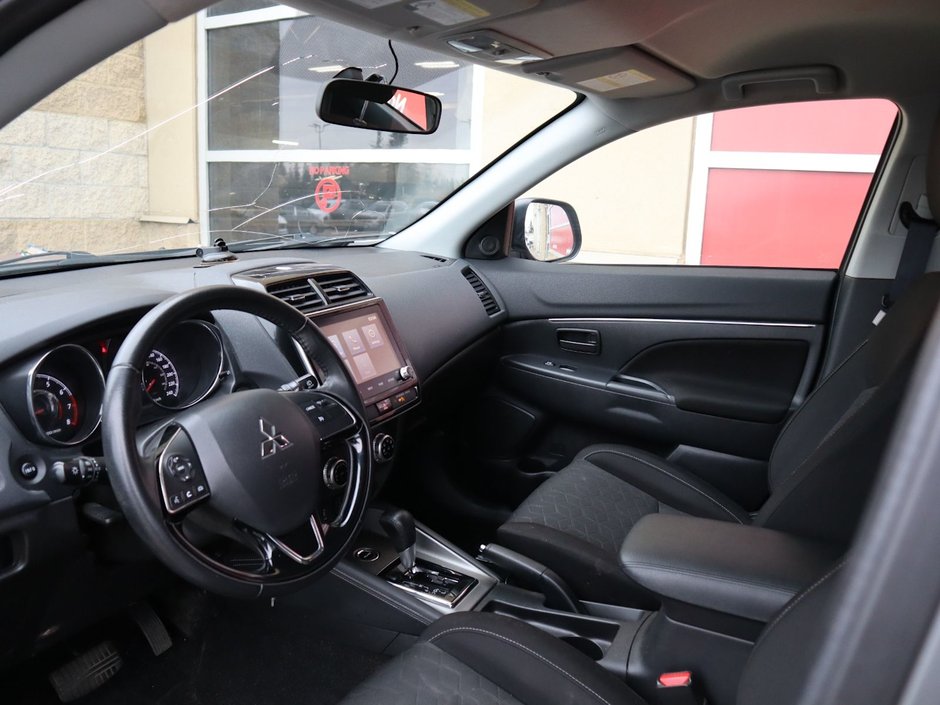 2020 Mitsubishi RVR SE IN SILVER EQUIPPED WITH A 2.4L I4 , AWD , CVT AUTO , CLOTH HEATED SEATS , BACKUP CAM , AC , CRUISE , SW CONTROLS , APPLE CARP-14