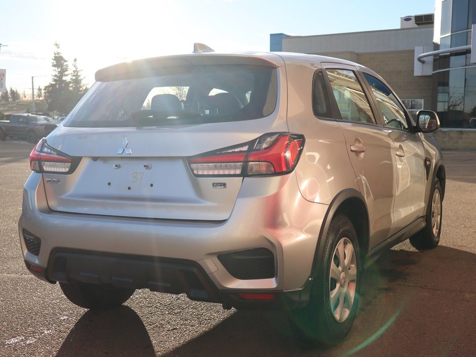 2021 Mitsubishi RVR ES IN SILVER EQUIPPED WITH A 2.0L I4 , 4WD , CVT AUTO , CLOTH HEATED SEATS , BACKUP CAM , AC , CRUISE , 4 SPEAKER AUDIO , TIPTRO-9