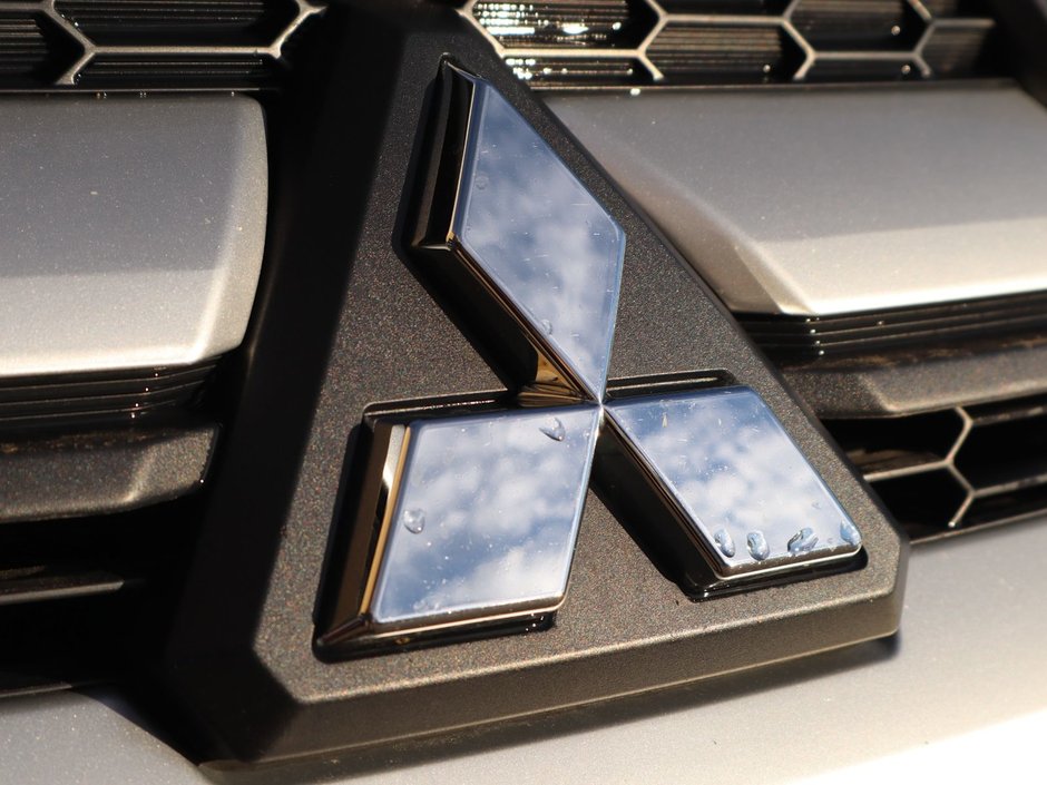 2021 Mitsubishi RVR ES IN SILVER EQUIPPED WITH A 2.0L I4 , 4WD , CVT AUTO , CLOTH HEATED SEATS , BACKUP CAM , AC , CRUISE , 4 SPEAKER AUDIO , TIPTRO-2