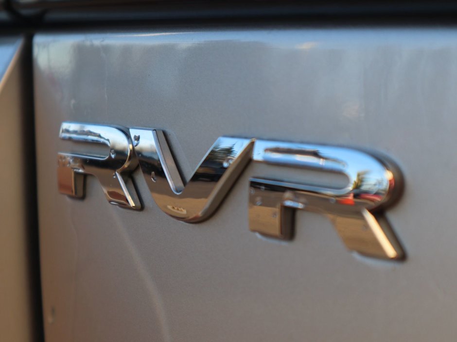 2021 Mitsubishi RVR ES IN SILVER EQUIPPED WITH A 2.0L I4 , 4WD , CVT AUTO , CLOTH HEATED SEATS , BACKUP CAM , AC , CRUISE , 4 SPEAKER AUDIO , TIPTRO-12