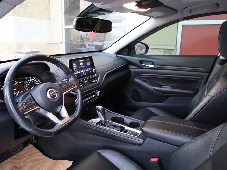 2022 Nissan Altima SR MIDNIGHT EDITION IN WHITE EQUIPPED WITH A 2.5L I4 , AWD , CVT AUTO , BLACK RIMS , PWR SUNROOF , DUAL EXHAUST , LEATHER HEATED-14