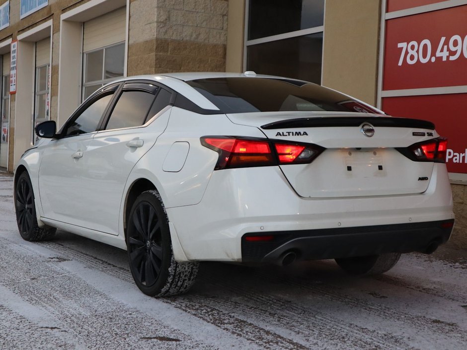 2022 Nissan Altima SR MIDNIGHT EDITION IN WHITE EQUIPPED WITH A 2.5L I4 , AWD , CVT AUTO , BLACK RIMS , PWR SUNROOF , DUAL EXHAUST , LEATHER HEATED-7
