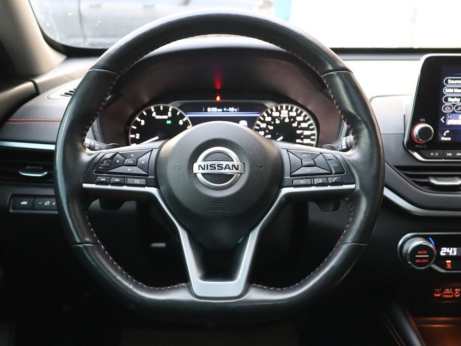 2022 Nissan Altima SR MIDNIGHT EDITION IN WHITE EQUIPPED WITH A 2.5L I4 , AWD , CVT AUTO , BLACK RIMS , PWR SUNROOF , DUAL EXHAUST , LEATHER HEATED-24