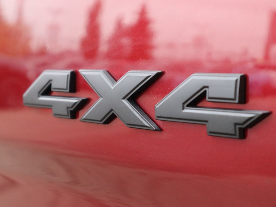 2019 Ram 1500 Classic WARLOCK IN RED PEARL EQUIPPED WITH A 5.7L HEMI V8 , 4X4 , 8SPD TF AUTO , 8.4INCH W/NAV , ALPINE AUDIO , 121L TANK , SUNROOF , RE-14