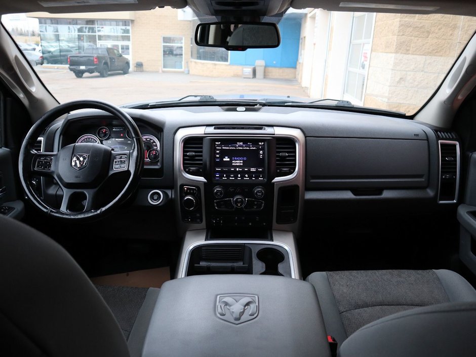 2019 Ram 1500 Classic WARLOCK IN RED PEARL EQUIPPED WITH A 5.7L HEMI V8 , 4X4 , 8SPD TF AUTO , 8.4INCH W/NAV , ALPINE AUDIO , 121L TANK , SUNROOF , RE-22