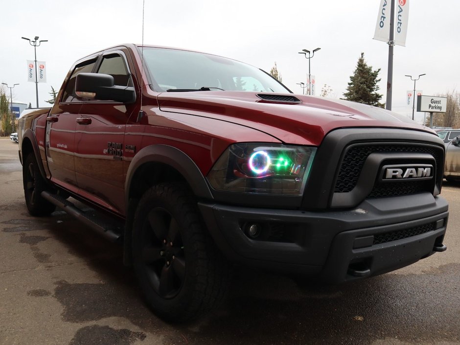 2019 Ram 1500 Classic WARLOCK IN RED PEARL EQUIPPED WITH A 5.7L HEMI V8 , 4X4 , 8SPD TF AUTO , 8.4INCH W/NAV , ALPINE AUDIO , 121L TANK , SUNROOF , RE-10