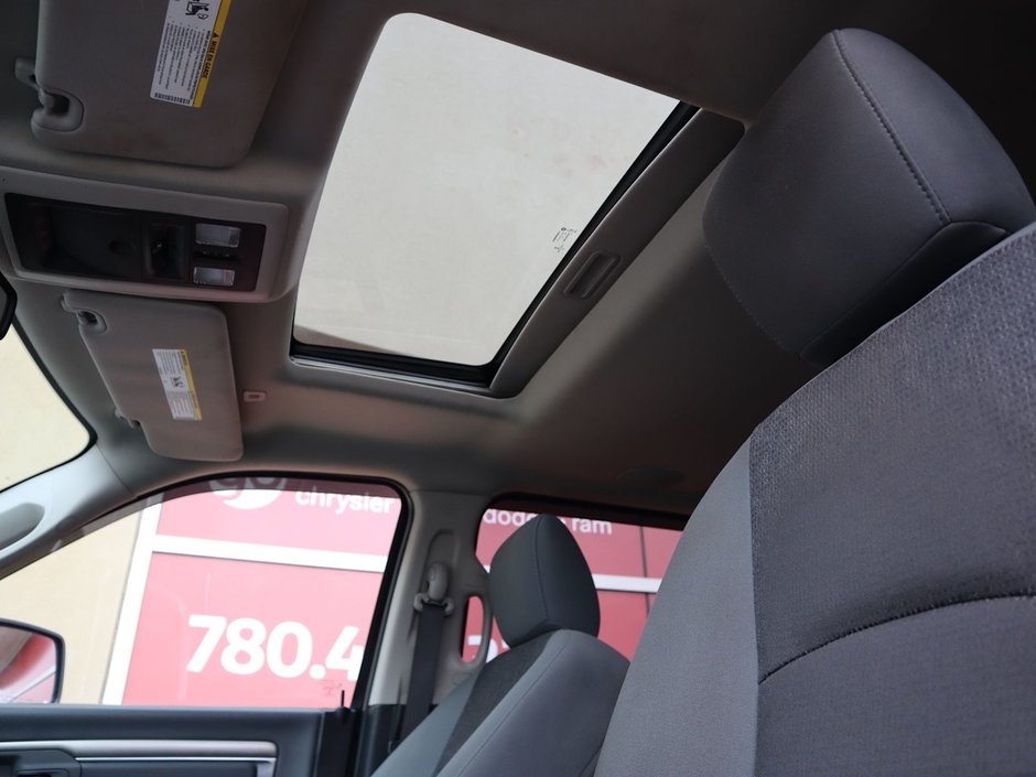 2019 Ram 1500 Classic WARLOCK IN RED PEARL EQUIPPED WITH A 5.7L HEMI V8 , 4X4 , 8SPD TF AUTO , 8.4INCH W/NAV , ALPINE AUDIO , 121L TANK , SUNROOF , RE-19