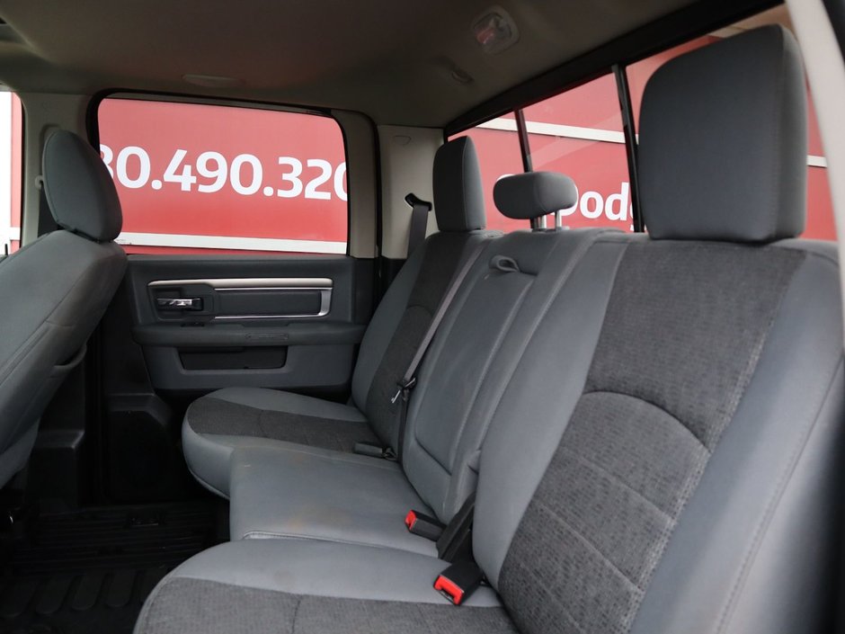 2019 Ram 1500 Classic WARLOCK IN RED PEARL EQUIPPED WITH A 5.7L HEMI V8 , 4X4 , 8SPD TF AUTO , 8.4INCH W/NAV , ALPINE AUDIO , 121L TANK , SUNROOF , RE-20