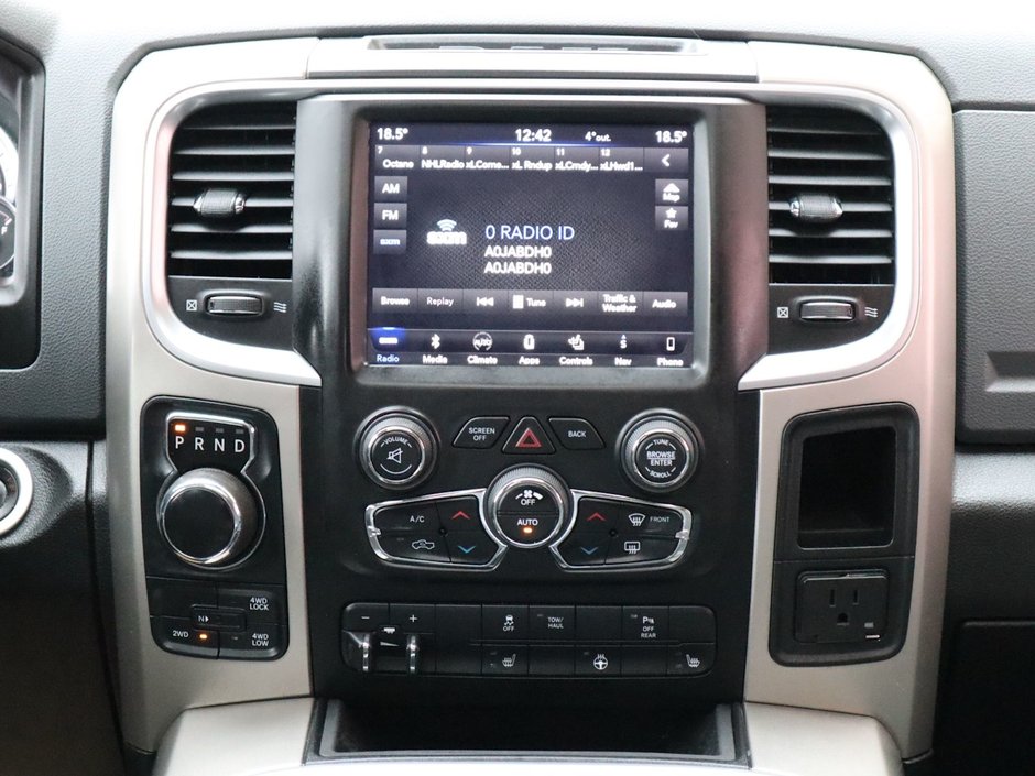 2019 Ram 1500 Classic WARLOCK IN RED PEARL EQUIPPED WITH A 5.7L HEMI V8 , 4X4 , 8SPD TF AUTO , 8.4INCH W/NAV , ALPINE AUDIO , 121L TANK , SUNROOF , RE-23