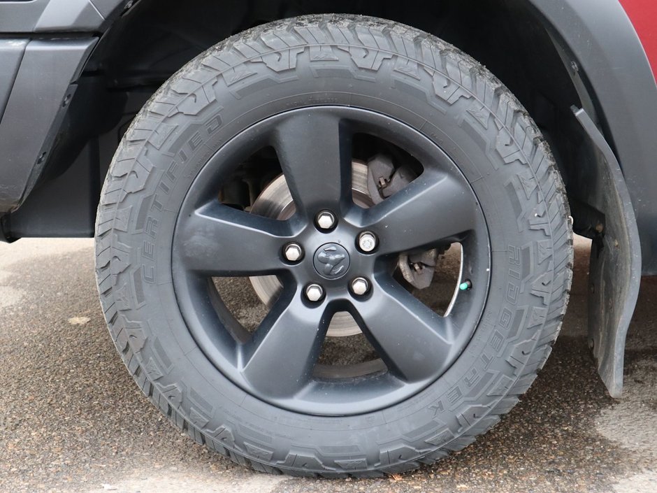 2019 Ram 1500 Classic WARLOCK IN RED PEARL EQUIPPED WITH A 5.7L HEMI V8 , 4X4 , 8SPD TF AUTO , 8.4INCH W/NAV , ALPINE AUDIO , 121L TANK , SUNROOF , RE-4