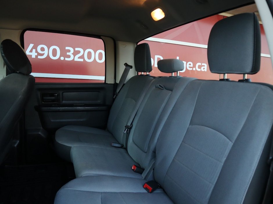 2021 Ram 1500 Classic CLASSIC EXPRESS IN DIAMOND BLACK EQUIPPED WITH A 5.7L HEMI V8 , 4X4 , 8SPD TF AUTO , SPORT HOOD , WHEEL & SOUND GROUP , BLACK AC-18