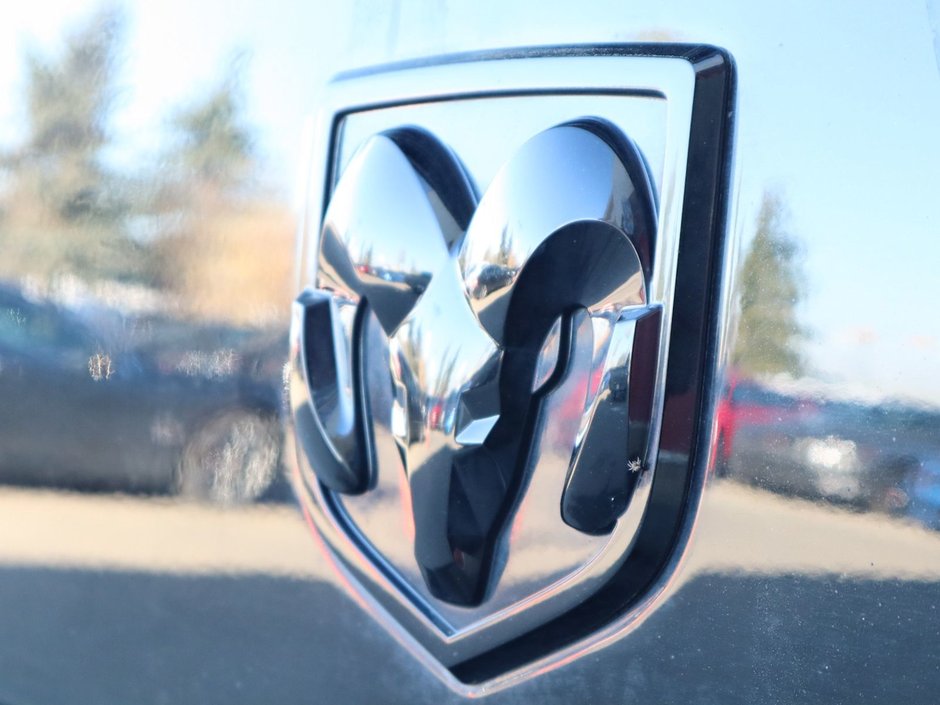 2021 Ram 1500 Classic CLASSIC EXPRESS IN DIAMOND BLACK EQUIPPED WITH A 5.7L HEMI V8 , 4X4 , 8SPD TF AUTO , SPORT HOOD , WHEEL & SOUND GROUP , BLACK AC-13