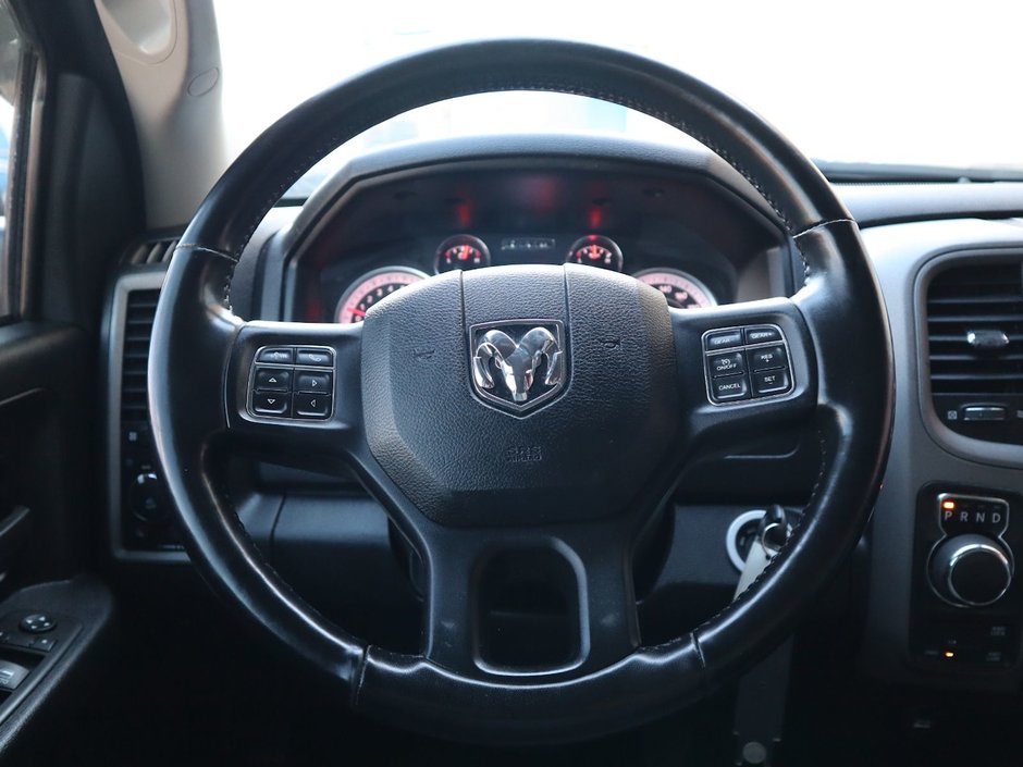 2021 Ram 1500 Classic CLASSIC EXPRESS IN DIAMOND BLACK EQUIPPED WITH A 5.7L HEMI V8 , 4X4 , 8SPD TF AUTO , SPORT HOOD , WHEEL & SOUND GROUP , BLACK AC-22