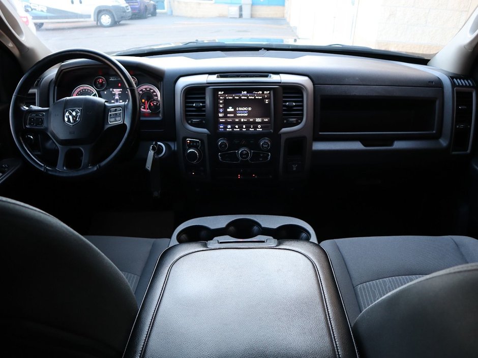 2021 Ram 1500 Classic CLASSIC EXPRESS IN DIAMOND BLACK EQUIPPED WITH A 5.7L HEMI V8 , 4X4 , 8SPD TF AUTO , SPORT HOOD , WHEEL & SOUND GROUP , BLACK AC-20