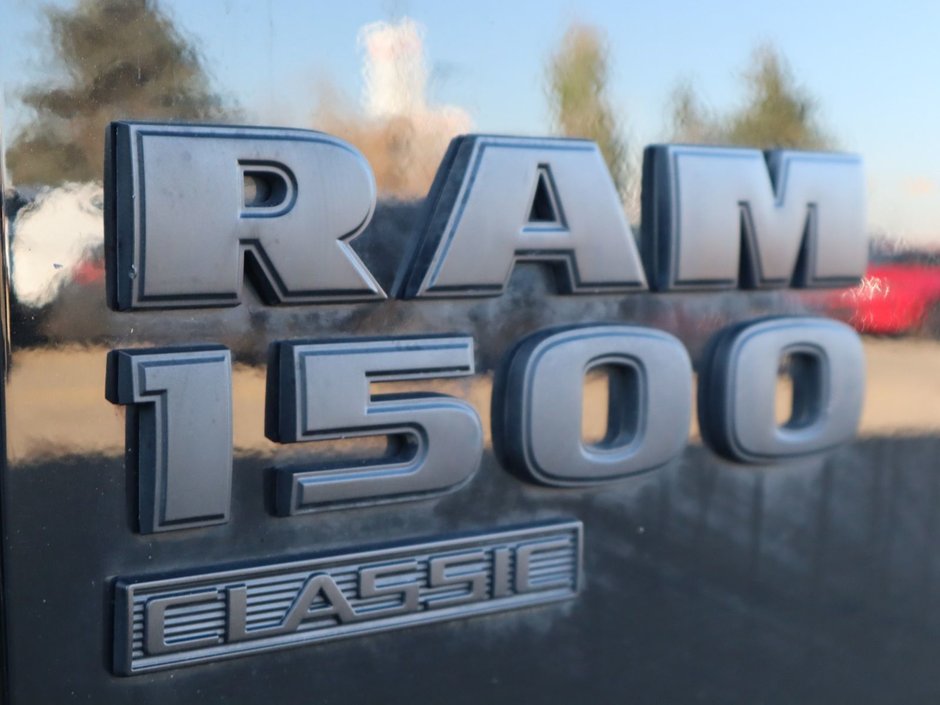2021 Ram 1500 Classic CLASSIC EXPRESS IN DIAMOND BLACK EQUIPPED WITH A 5.7L HEMI V8 , 4X4 , 8SPD TF AUTO , SPORT HOOD , WHEEL & SOUND GROUP , BLACK AC-11