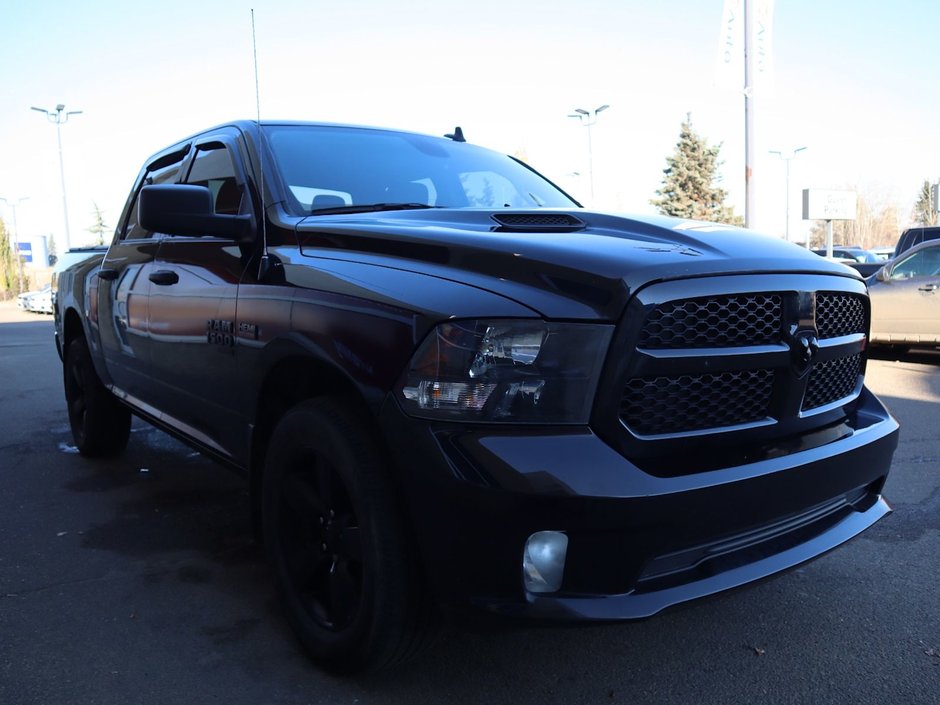 2021 Ram 1500 Classic CLASSIC EXPRESS IN DIAMOND BLACK EQUIPPED WITH A 5.7L HEMI V8 , 4X4 , 8SPD TF AUTO , SPORT HOOD , WHEEL & SOUND GROUP , BLACK AC-10