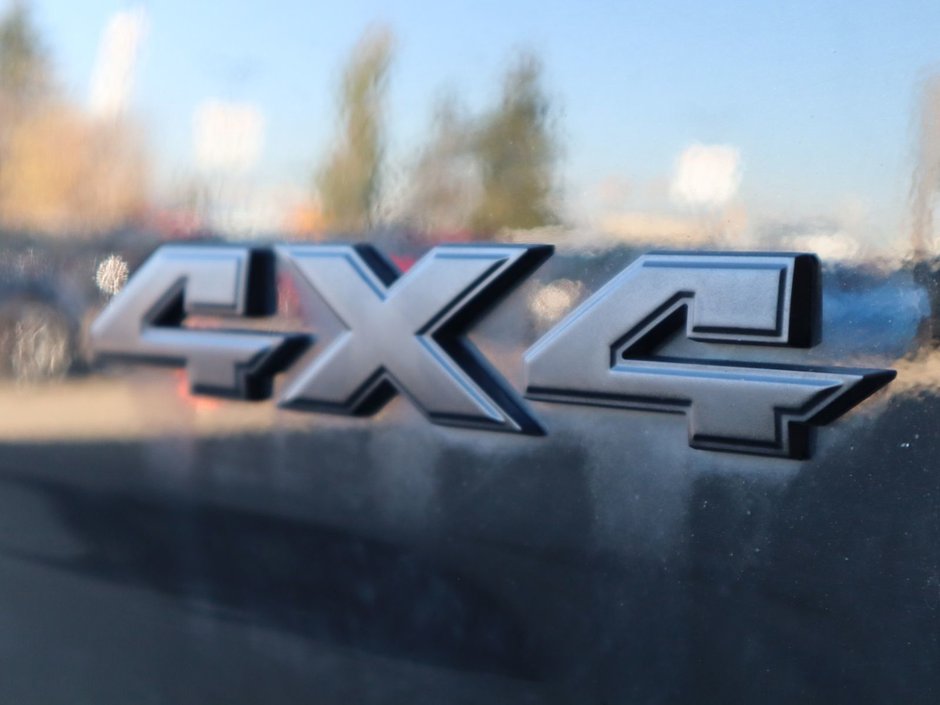 2021 Ram 1500 Classic CLASSIC EXPRESS IN DIAMOND BLACK EQUIPPED WITH A 5.7L HEMI V8 , 4X4 , 8SPD TF AUTO , SPORT HOOD , WHEEL & SOUND GROUP , BLACK AC-14