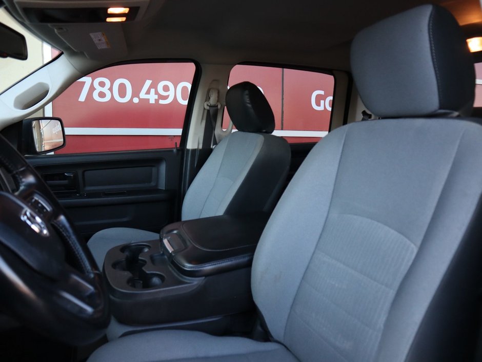 2021 Ram 1500 Classic CLASSIC EXPRESS IN DIAMOND BLACK EQUIPPED WITH A 5.7L HEMI V8 , 4X4 , 8SPD TF AUTO , SPORT HOOD , WHEEL & SOUND GROUP , BLACK AC-17