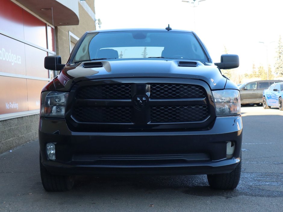2021 Ram 1500 Classic CLASSIC EXPRESS IN DIAMOND BLACK EQUIPPED WITH A 5.7L HEMI V8 , 4X4 , 8SPD TF AUTO , SPORT HOOD , WHEEL & SOUND GROUP , BLACK AC-1