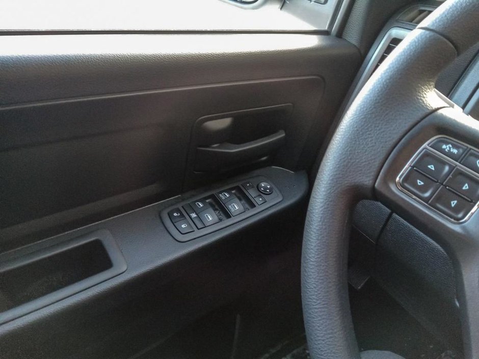 2023 Ram 1500 Classic TRADESMAN, 5.7L HEMI V8, REVERSE CAMERA, PROTECTION GROUP, BLOCK HEATER, CLASS IV HITCH RECEIVER-15