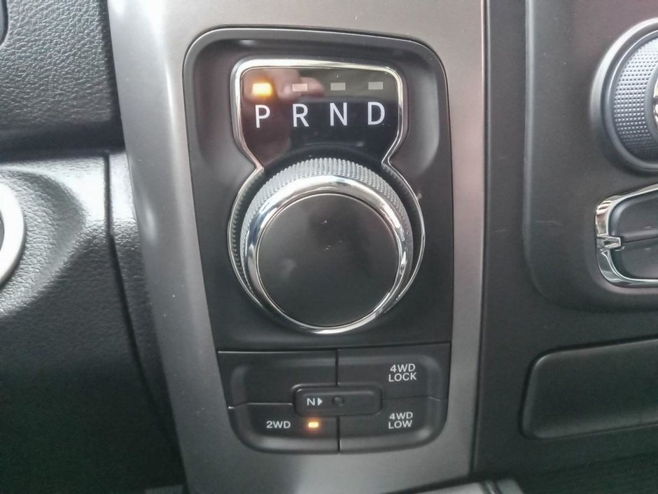 2023 Ram 1500 Classic SLT BLACK APPEARANCE, HEATED SEATS AND WHEEL, LUXURY GROUP-16