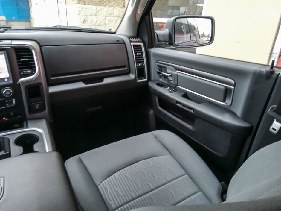 2023 Ram 1500 Classic SLT BLACK APPEARANCE, HEATED SEATS AND WHEEL, LUXURY GROUP-23