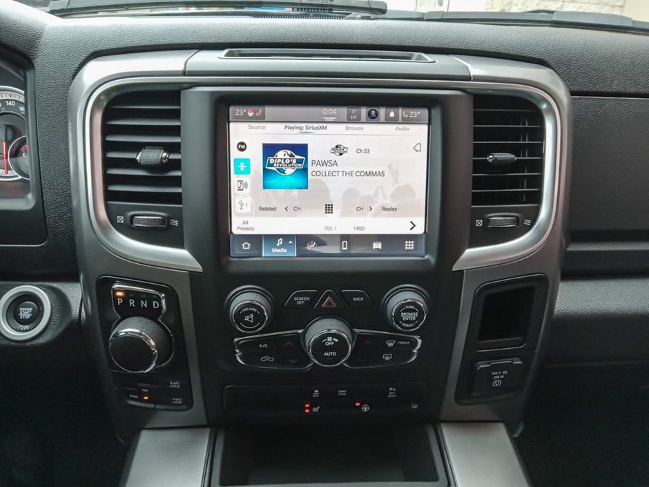 2023 Ram 1500 Classic SLT BLACK APPEARANCE, HEATED SEATS AND WHEEL, LUXURY GROUP-17