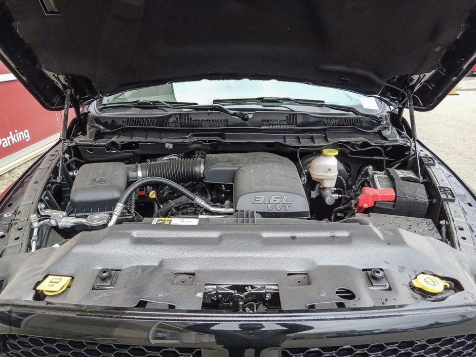 2023 Ram 1500 Classic SLT BLACK APPEARANCE, HEATED SEATS AND WHEEL, LUXURY GROUP-9