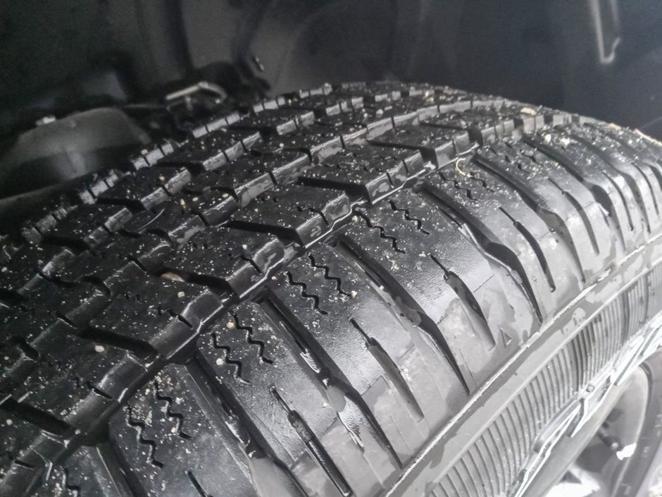 2023 Ram 1500 Classic SLT BLACK APPEARANCE, HEATED SEATS AND WHEEL, LUXURY GROUP-6