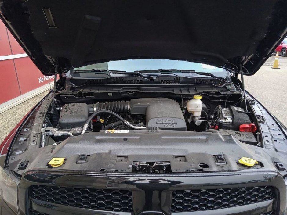 2023 Ram 1500 Classic SLT BLACK APPEARANCE, HEATED SEATS AND WHEEL, LUXURY GROUP-9