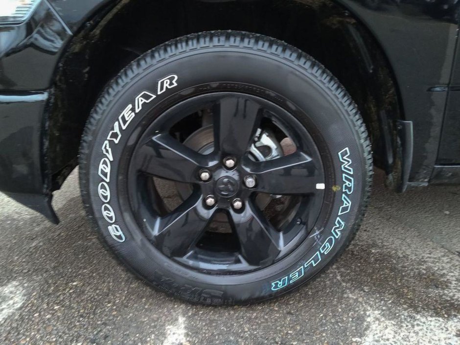 2023 Ram 1500 Classic SLT BLACK APPEARANCE, HEATED SEATS AND WHEEL, LUXURY GROUP-5