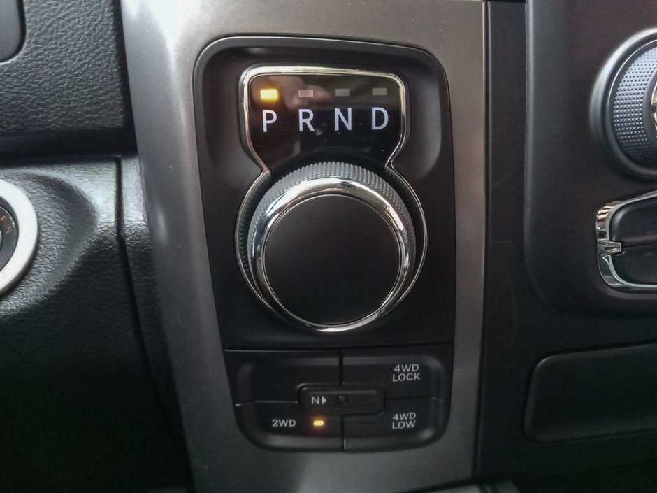 2023 Ram 1500 Classic SLT BLACK APPEARANCE, HEATED SEATS AND WHEEL, LUXURY GROUP-16