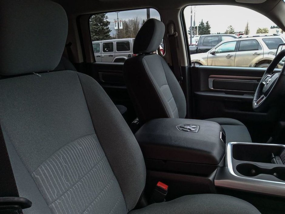 2023 Ram 1500 Classic SLT BLACK APPEARANCE, HEATED SEATS AND WHEEL, LUXURY GROUP-20