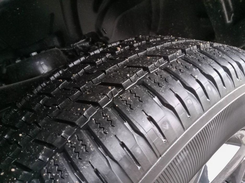 2023 Ram 1500 Classic SLT BLACK APPEARANCE, HEATED SEATS AND WHEEL, LUXURY GROUP-6