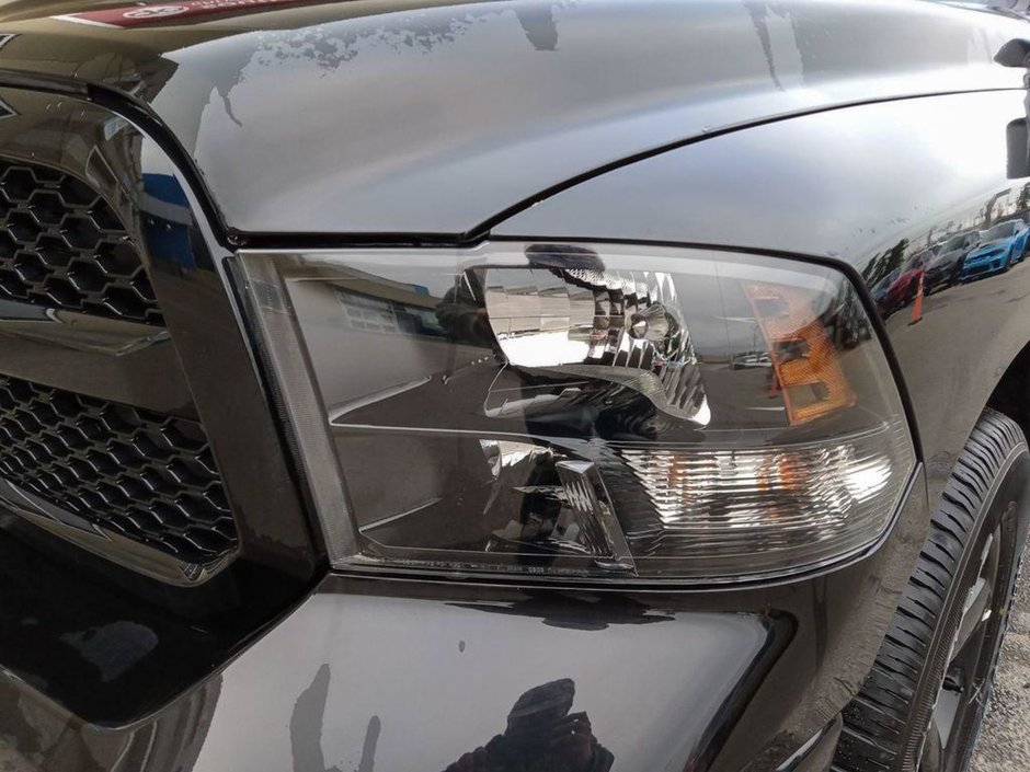 2023 Ram 1500 Classic SLT BLACK APPEARANCE, HEATED SEATS AND WHEEL, LUXURY GROUP-7